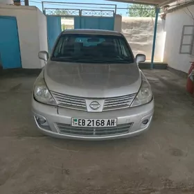 Nissan Versa 2010