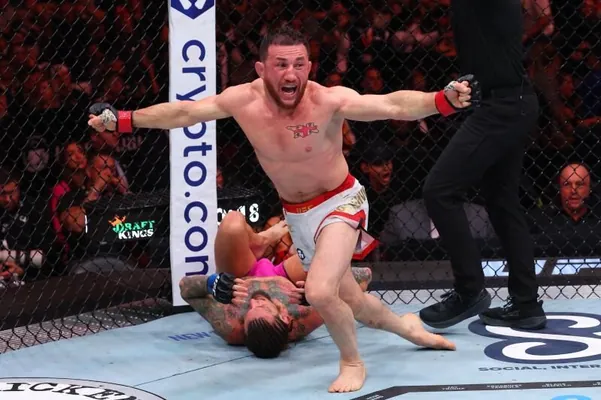 Merab Dwalişwili rewanşda Şon O’Mellini ýeňip, iň ýeňil agramda UFC-niň çempiony titulyny gorady