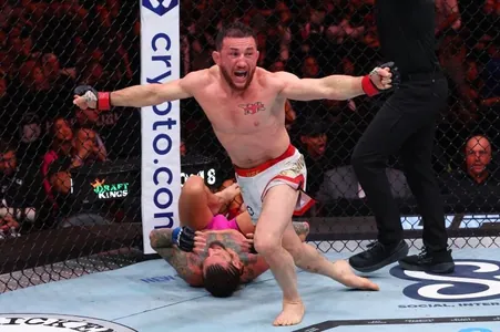 Двалишвили защитил титул чемпиона UFC в легчайшем весе