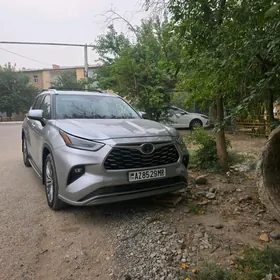Toyota Highlander 2021