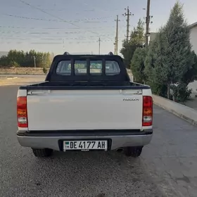 Toyota Hilux 2011