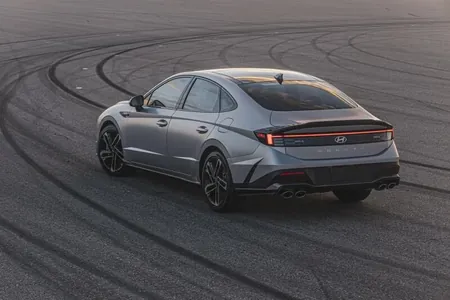 Hyundai emeli aňly, awtopilot funksiýaly we täze dizaýnly Sonata 2026-ny tanyşdyrar