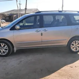 Toyota Sienna 2004