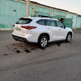 Toyota Highlander 2021