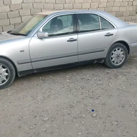 Mercedes-Benz E320 1996