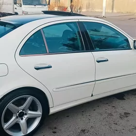 Mercedes-Benz E350 2005