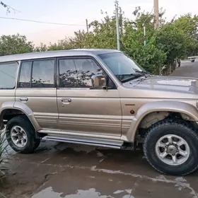 Mitsubishi Pajero 1992