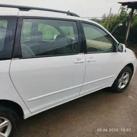Toyota Sienna 2004