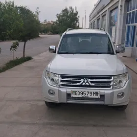 Mitsubishi Pajero 2010
