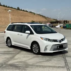 Toyota Sienna 2019