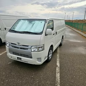 Toyota Hiace 2021