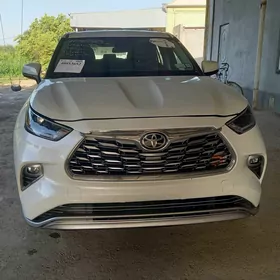 Toyota Highlander 2021