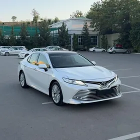 Toyota Camry 2019