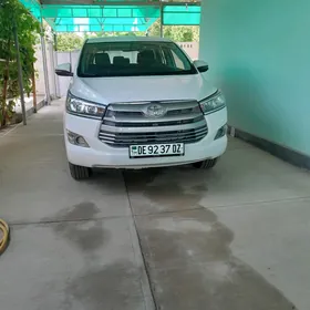 Toyota Innova 2021