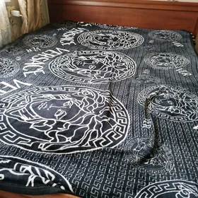 кровать