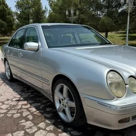 Mercedes-Benz E320 2001