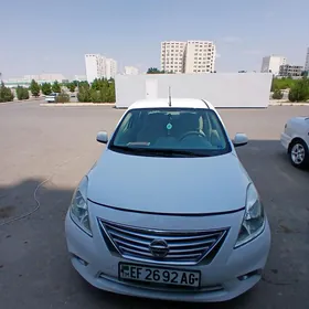 Nissan Versa 2011