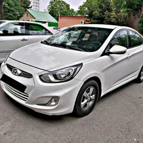 Hyundai Accent 2014