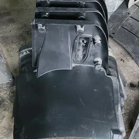 MKA PODKRYLNIK E39 BMW