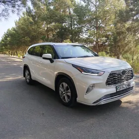 Toyota Highlander 2021