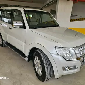 Mitsubishi Pajero 2015