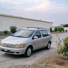 Toyota Sienna 2002