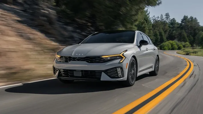 Kia отзывает более 82 тысяч седанов K5 2025 года из-за мерцающих габаритных огней