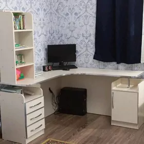 Письменный стол
