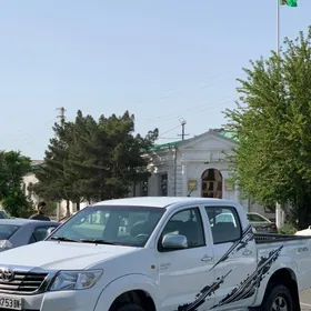 Toyota Hilux 2013