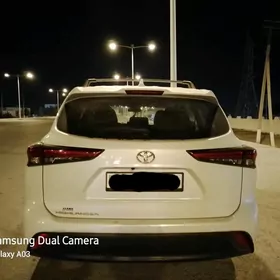 Toyota Highlander 2021