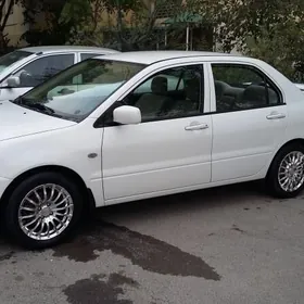 Mitsubishi Lanser 2009