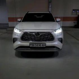 Toyota Highlander 2021