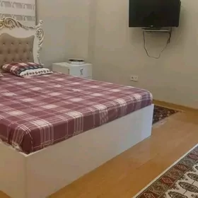 Eýesinden komnat gerek