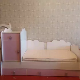 кровать