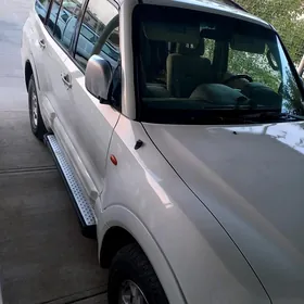 Mitsubishi Pajero 2001