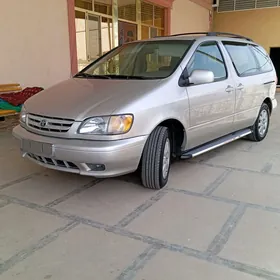 Toyota Sienna 2001