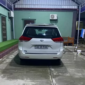Toyota Sienna 2012