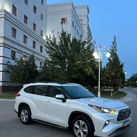 Toyota Highlander 2022