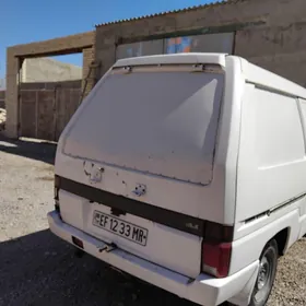 Nissan NV200 1990