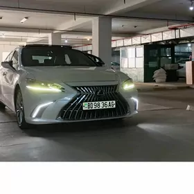 Lexus ES 2019
