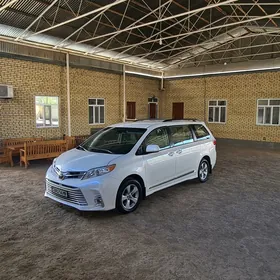 Toyota Sienna 2019
