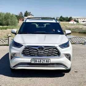 Toyota Highlander 2021