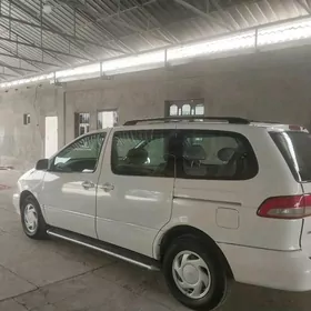 Toyota Sienna 2002