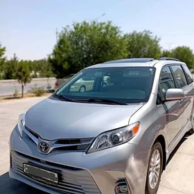 Toyota Sienna 2020
