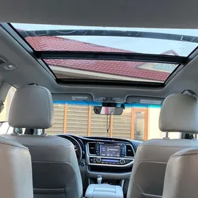 Toyota Highlander 2019