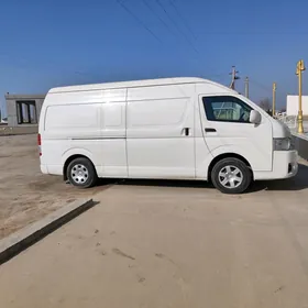 Toyota Hiace 2017
