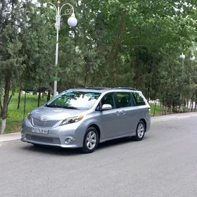 Toyota Sienna 2011