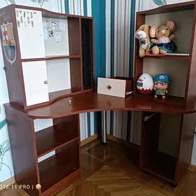 Письменный стол