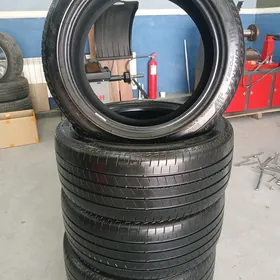 235 45 18