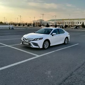 Toyota Camry 2021